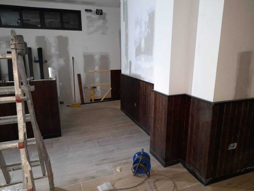 Ampliación local comercial en Cambre
